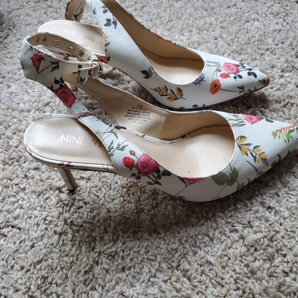 Shoes - Picture 3 of 4